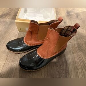 Yoki Women's Black and Brown Winter Boots